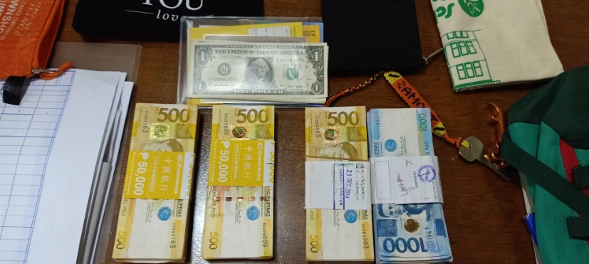 Pinoy Taxi Driver Nagsauli Ng P175 000 Na Halaga Ng Perang Naiwan Ng