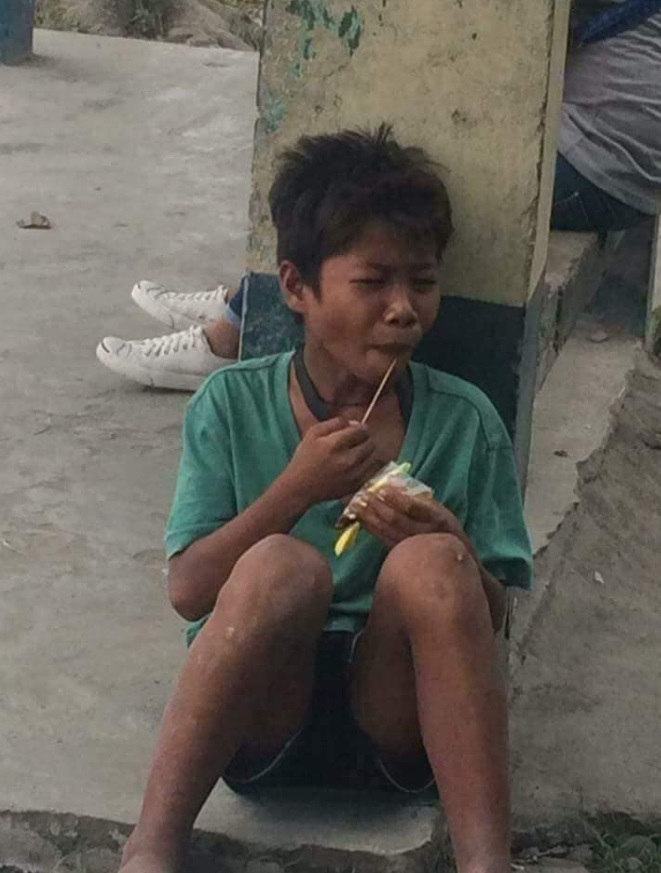 Batang Sarap Na Sarap Sa Kaniyang Maasim Na Mangga Kinagiliwan Ng Maraming Mga Netizens Juan 1852